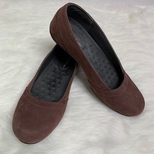 Eddie Bauer Brown Flats